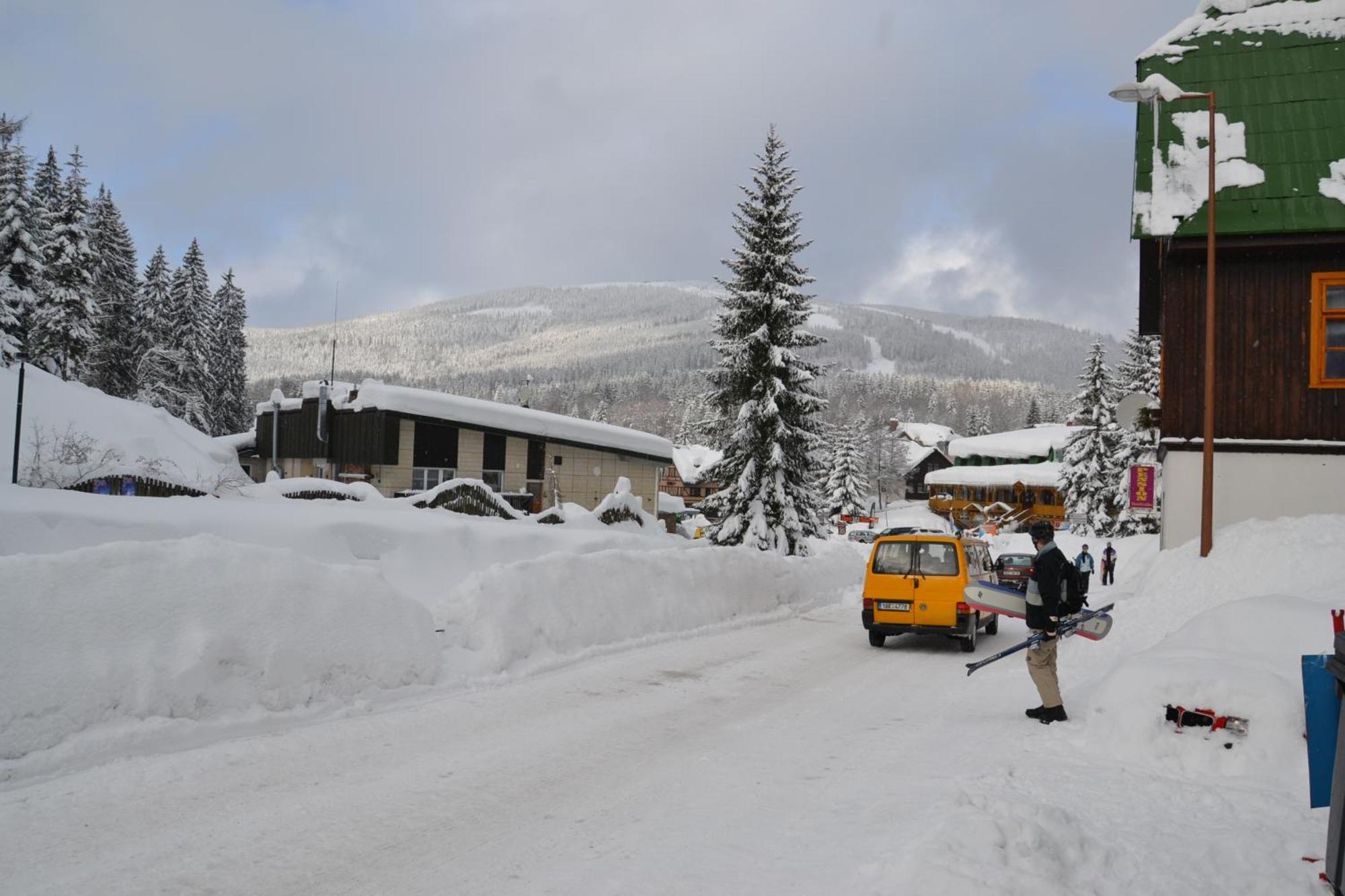 Hostel Fortuna Spindleruv Mlyn Bagian luar foto
